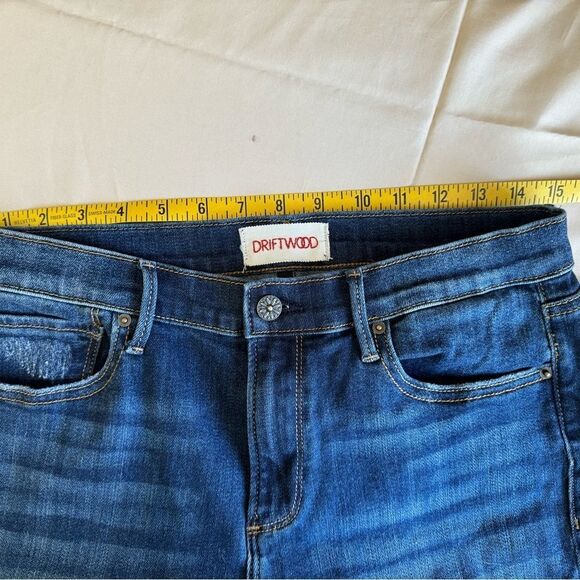 Driftwood embroidered distressed jeans 30” - Picture 8 of 10